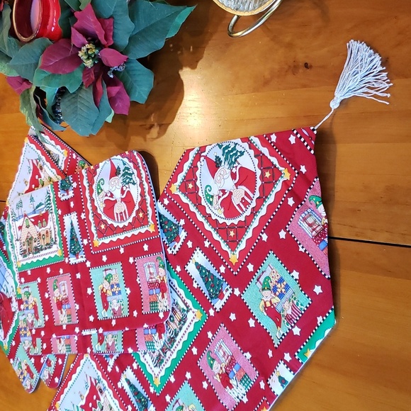 Elf on a Shelf Table Runner and 4 Placemats - Picture 5 of 8
